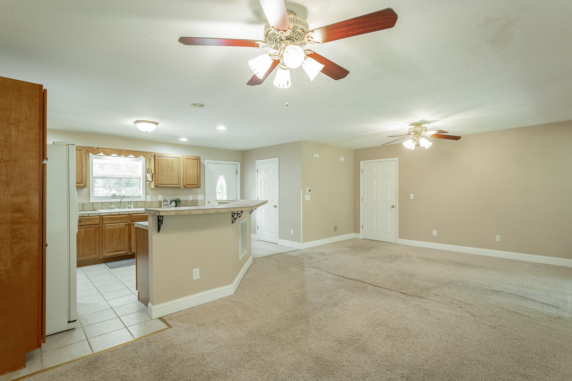 543 Randolph Lane Decatur, TN 37322 - Photo 15 of 37 Living Room