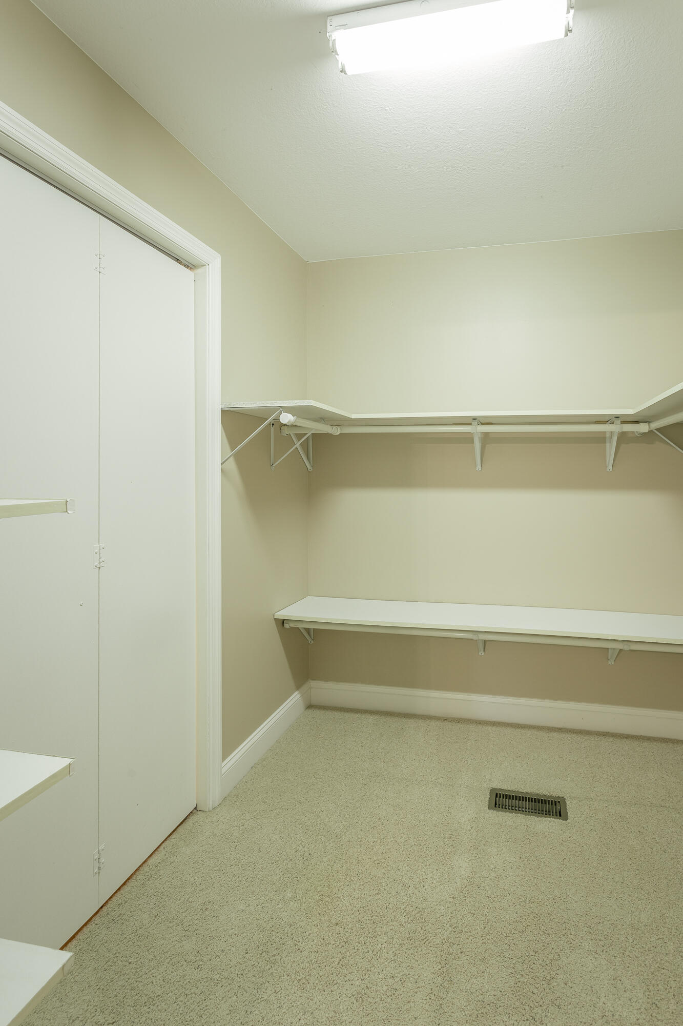 543 Randolph Lane Decatur, TN 37322 - Photo 22 of 37 Walk In Closet