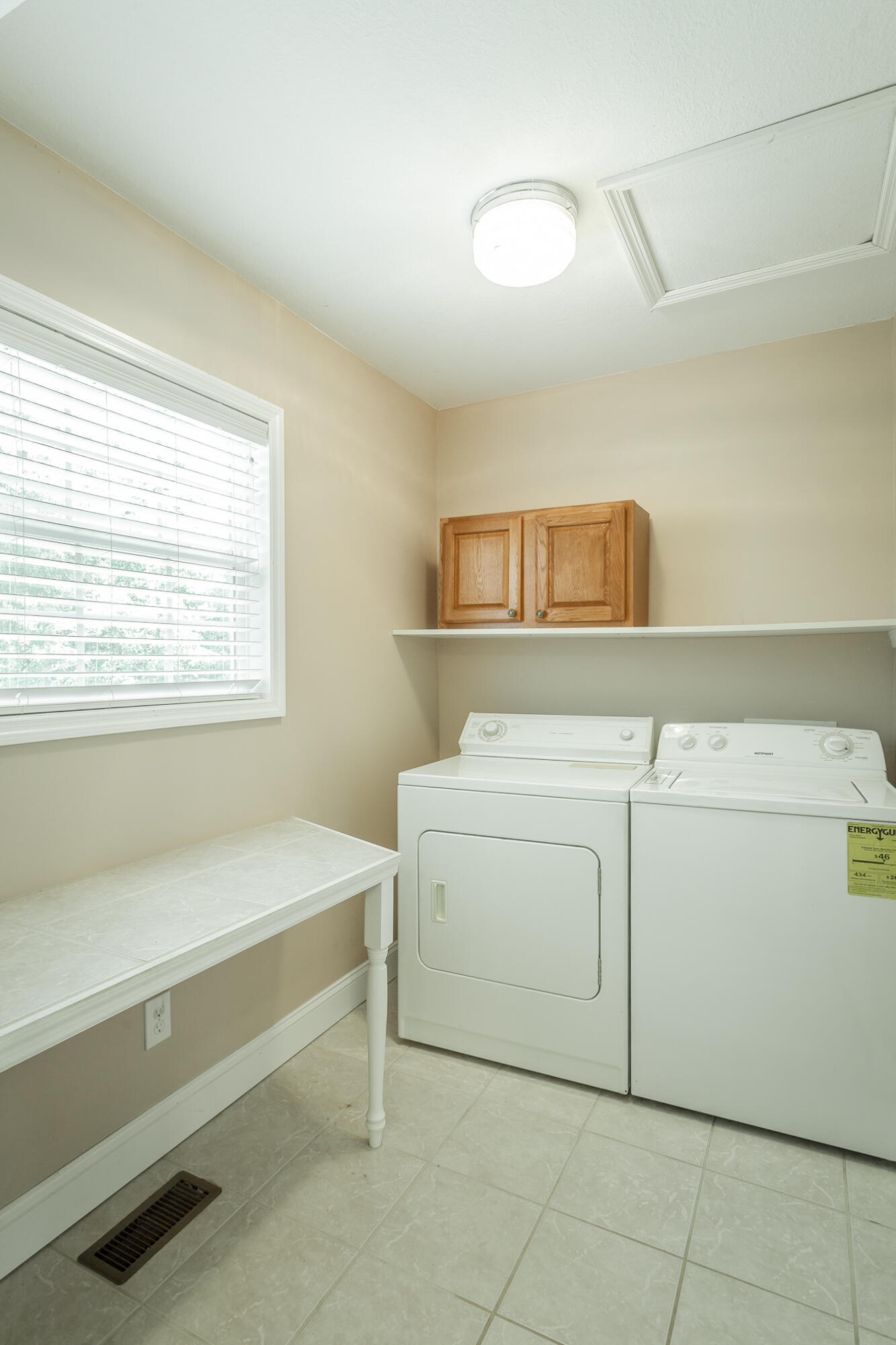543 Randolph Lane Decatur, TN 37322 - Photo 24 of 37 Laundry