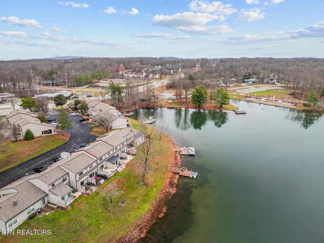 $249,000 | 65 Lakeshore Terrace, Unit 21, Fairfield Glade, TN 38558