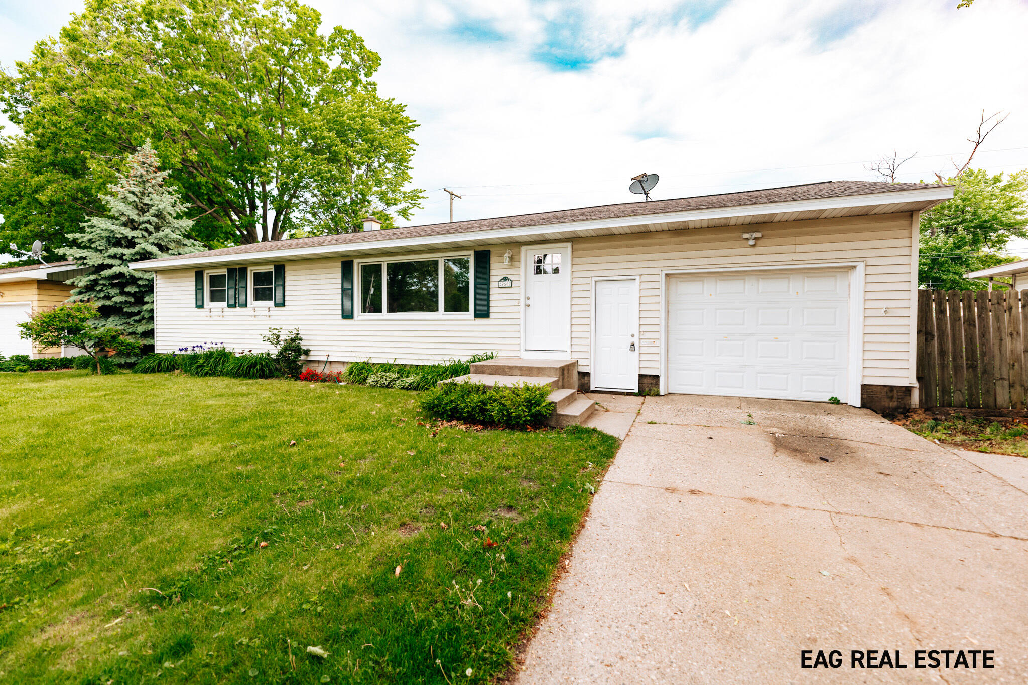 950 Woodside Road Muskegon, MI 49441 - Photo 2 of 42 434A81082