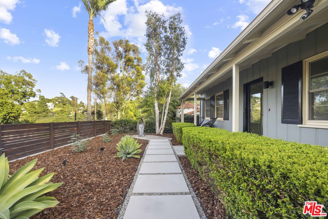 2219 Silver Ridge Avenue Los Angeles, CA 90039 - Photo 5 of 20 Gallery Image 5