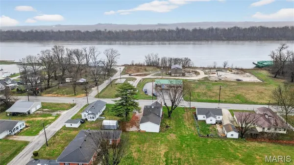 $99,900 | 706 South Park Street, Hardin, IL 62047