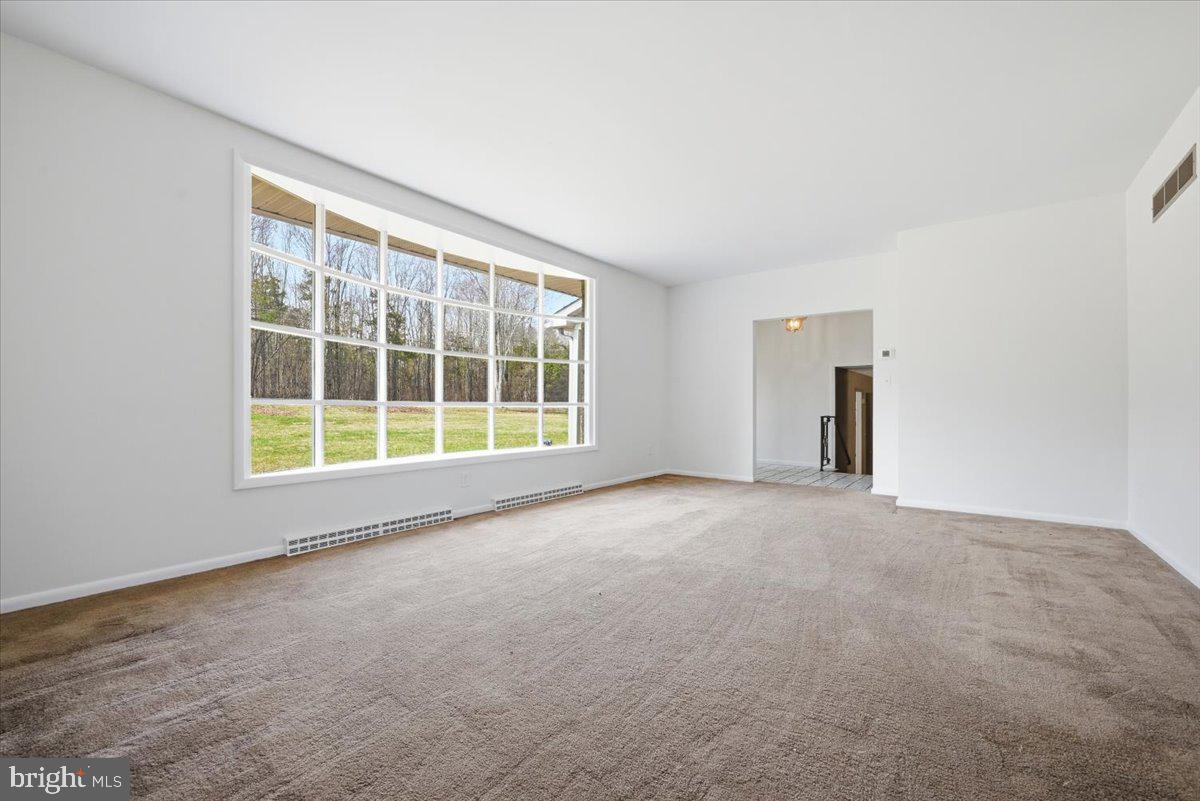 3728 Kings Road Pennsburg, PA 18073 - Photo 12 of 86