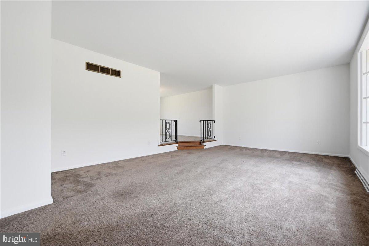 3728 Kings Road Pennsburg, PA 18073 - Photo 9 of 86