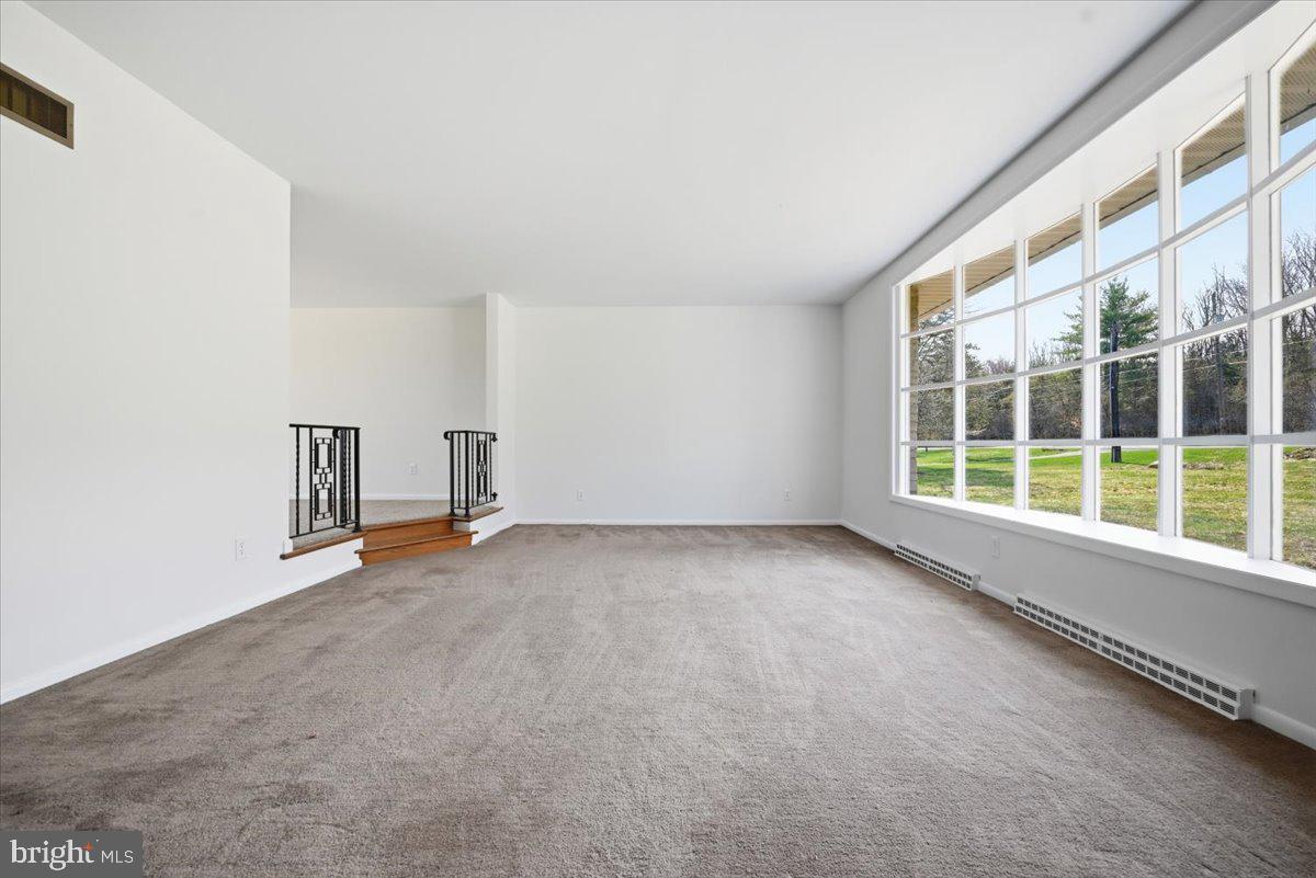 3728 Kings Road Pennsburg, PA 18073 - Photo 10 of 86