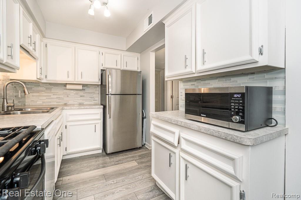 54795 Shelby Road, Unit 87 Utica, MI 48316 - Photo 10 of 23 54795 Shelby_MLS-010.jpg