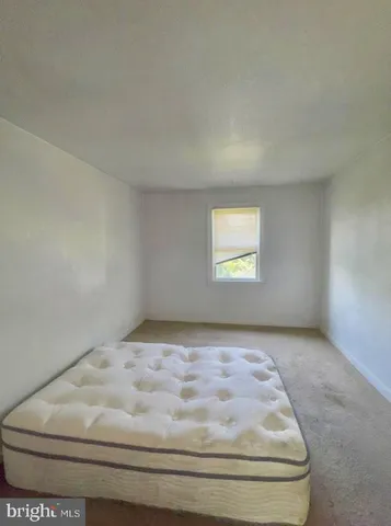 a view of empty room with window