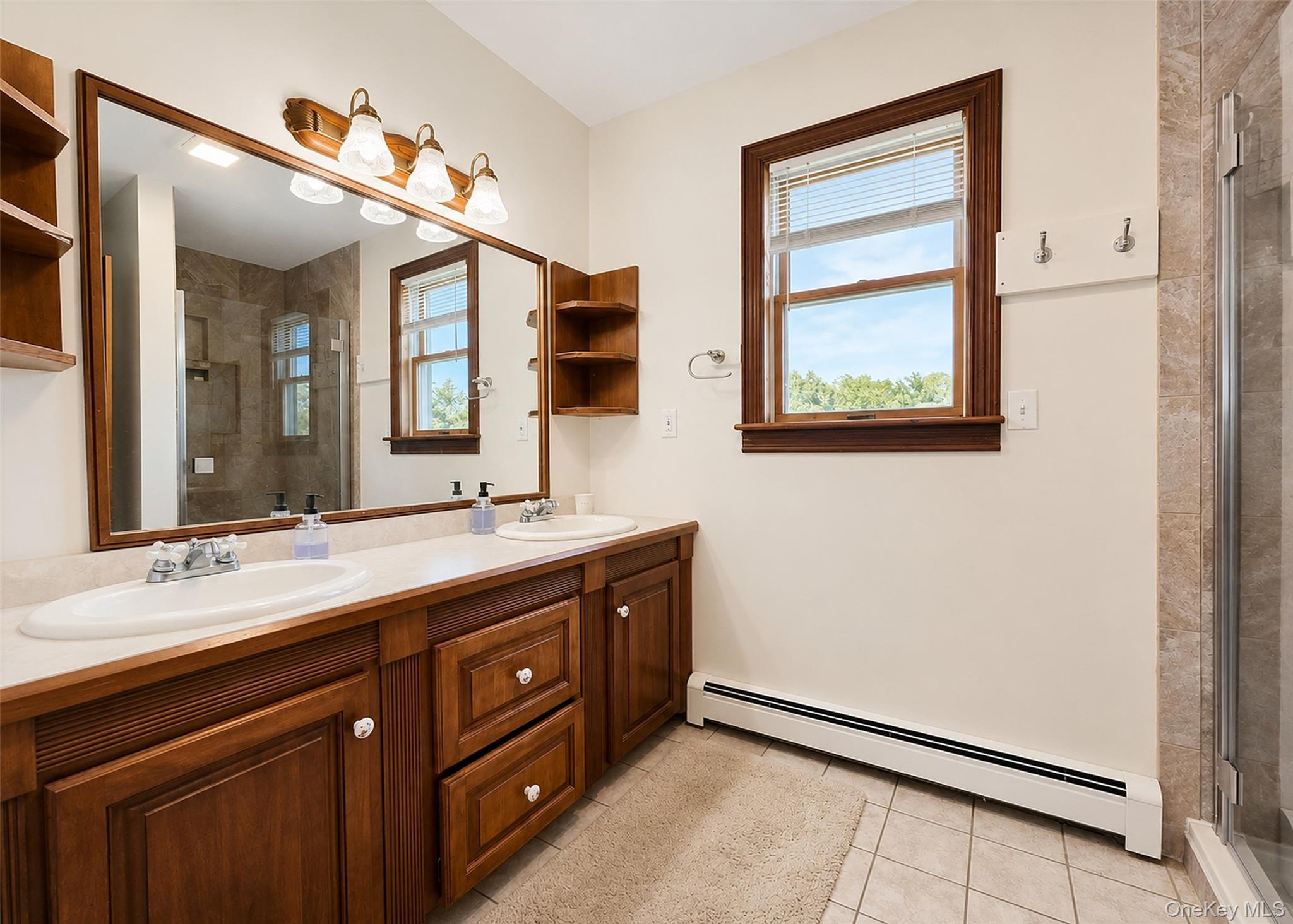 635 Farmveu Road Mattituck, NY 11952 - Photo 20 of 30 Ensuite