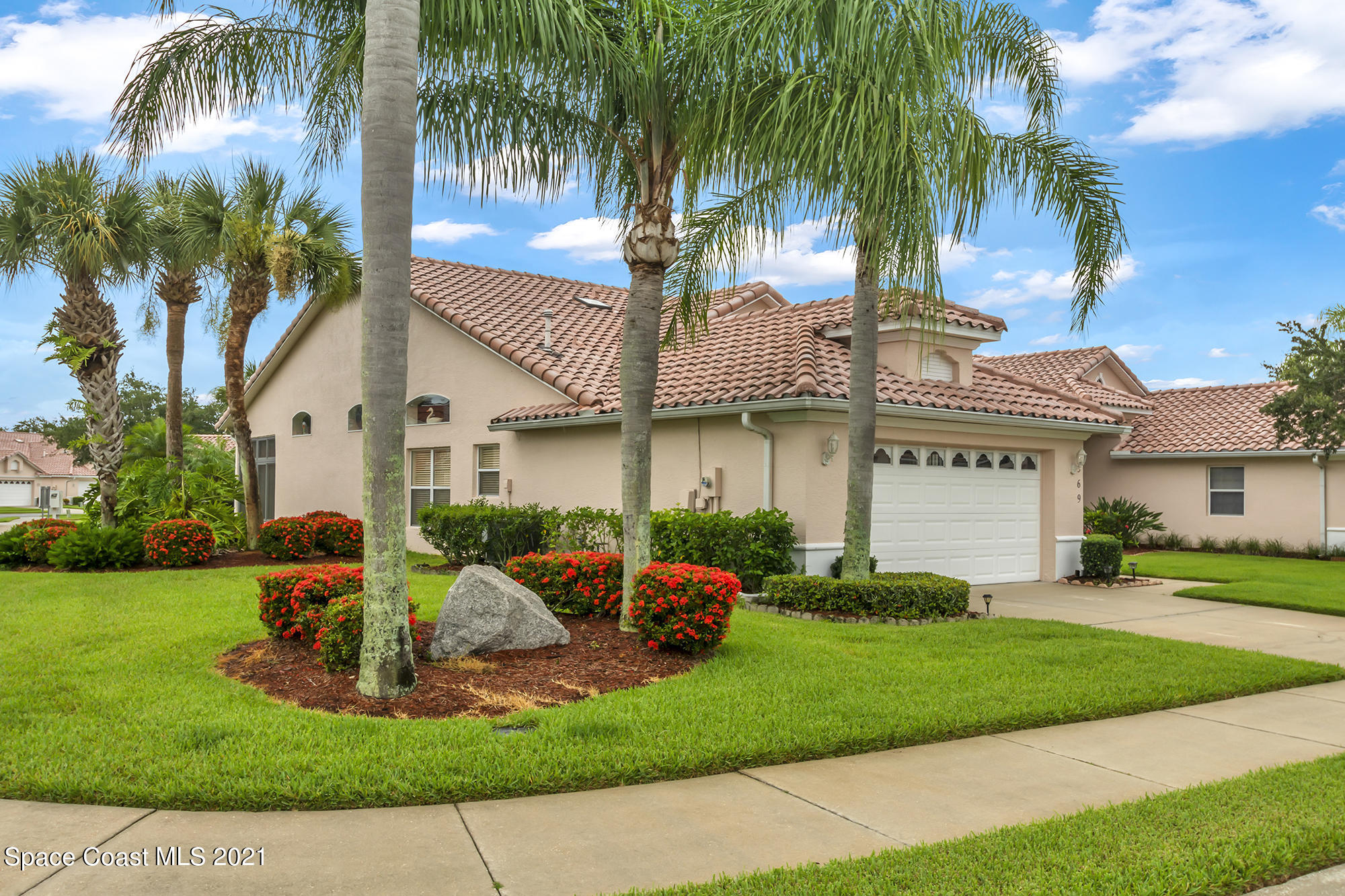 569 Renaissance Avenue Melbourne, FL 32940 - Photo 1 of 34 a front view of house with yard and green space