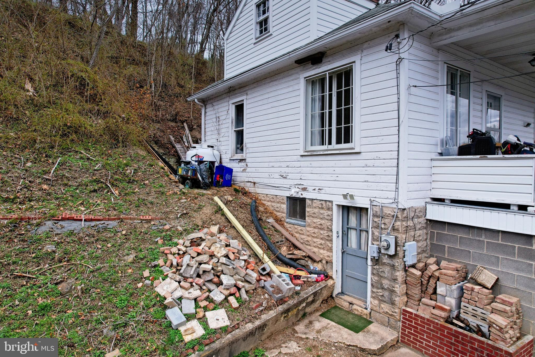 11305 Creek Road Southeast Cumberland, MD 21502 - Photo 38 of 47 a view of a chairs and table in a balcony