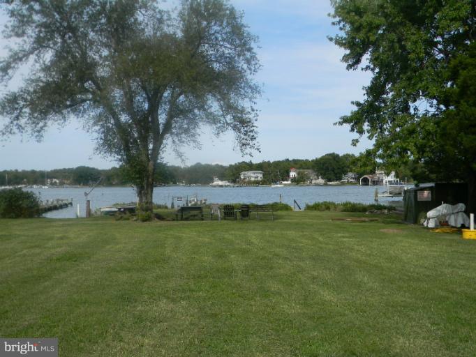 3751 Thomas Point Road Annapolis, MD 21403 - Photo 4 of 19 View