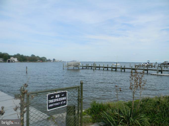 3751 Thomas Point Road Annapolis, MD 21403 - Photo 8 of 19 View