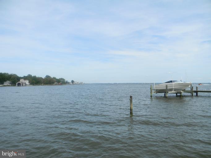 3751 Thomas Point Road Annapolis, MD 21403 - Photo 9 of 19 View