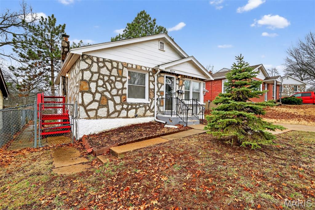 8124 Titus Road St. Louis, MO 63114 - Photo 1 of 30 Gallery Image 1