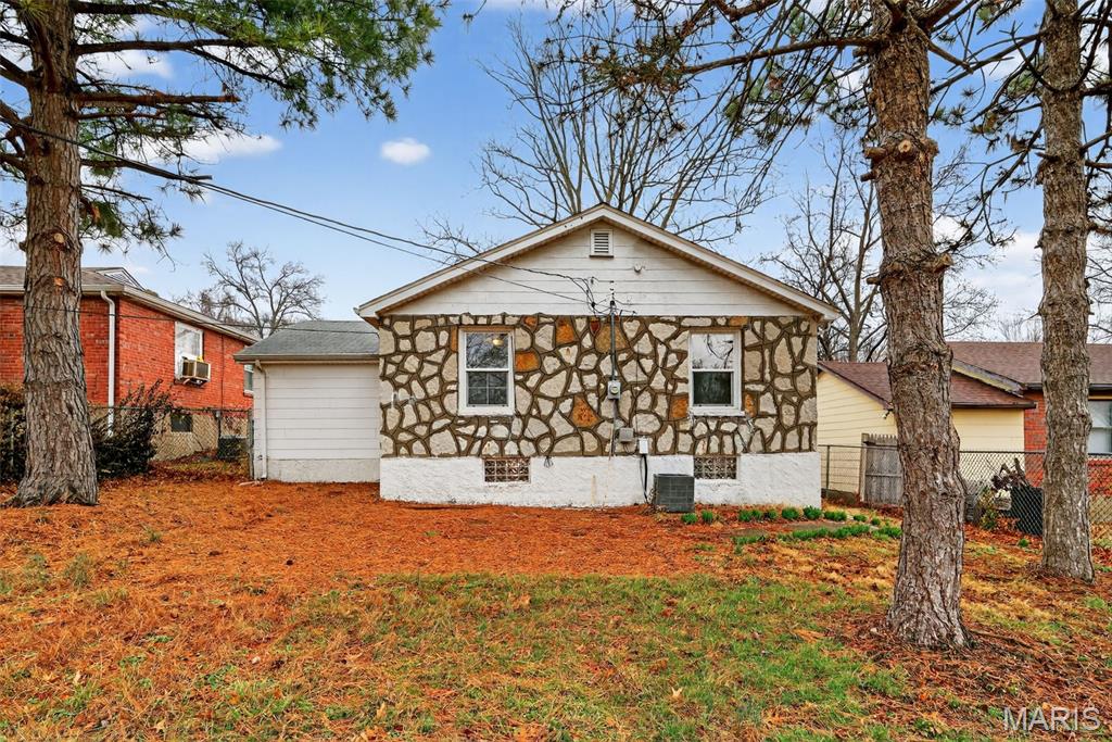 8124 Titus Road St. Louis, MO 63114 - Photo 4 of 30 Gallery Image 4