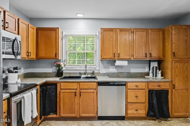 $299,400 | 140 Bramble Court, Youngsville, NC 27596