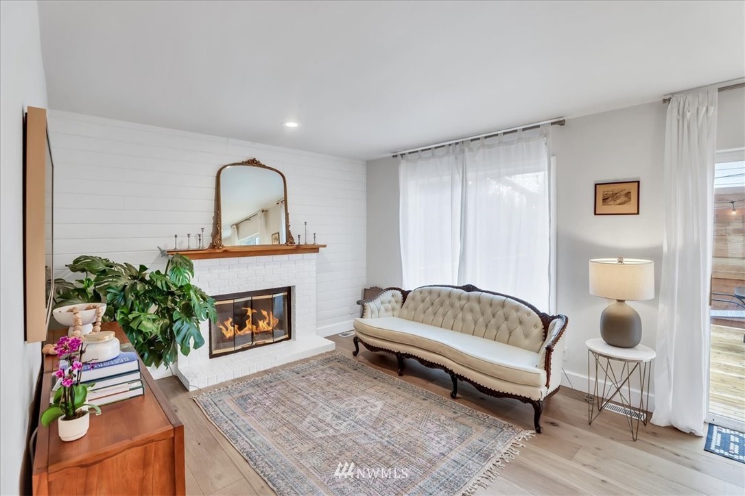 1958 Union Avenue Northeast Renton, WA 98059 - Photo 10 of 35