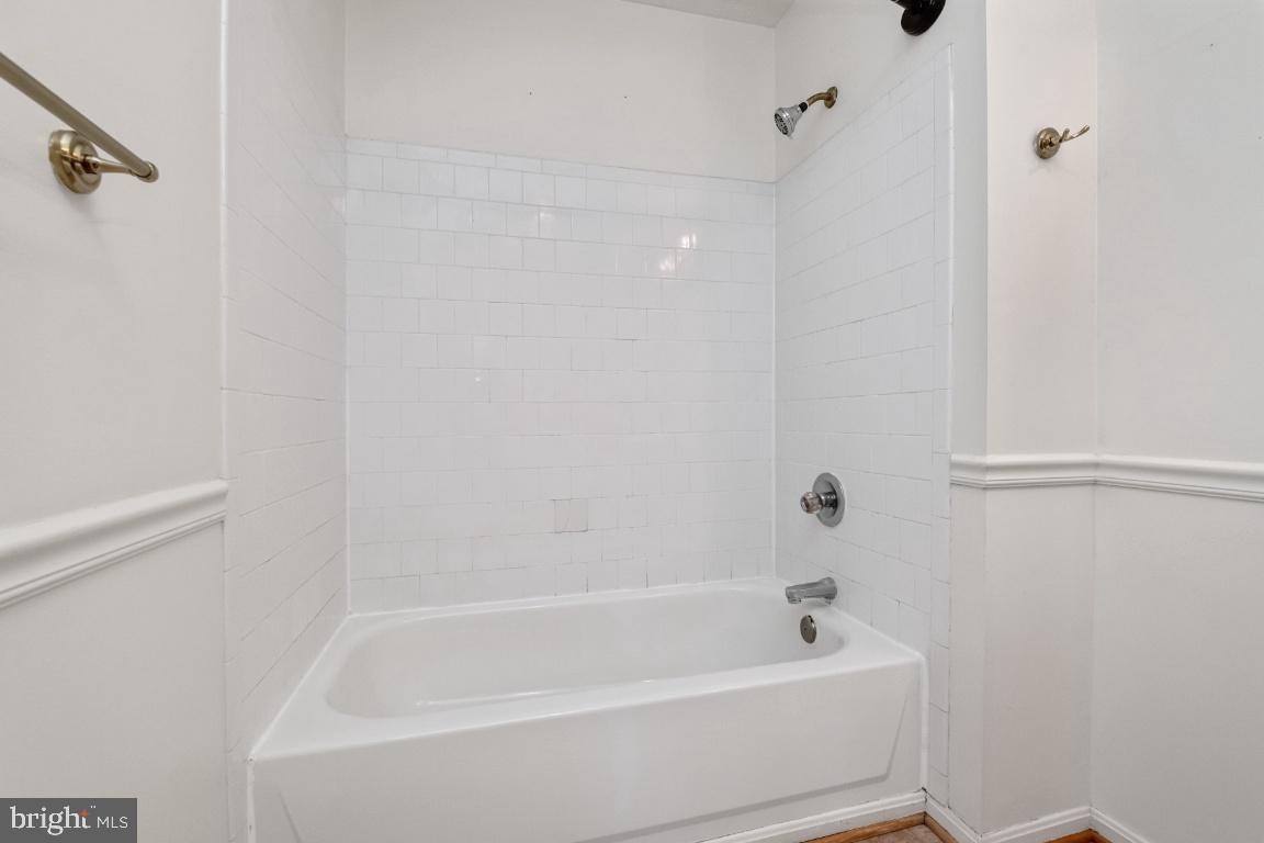 9319 Ridings Way Laurel, MD 20723 - Photo 25 of 44 Primary Bath