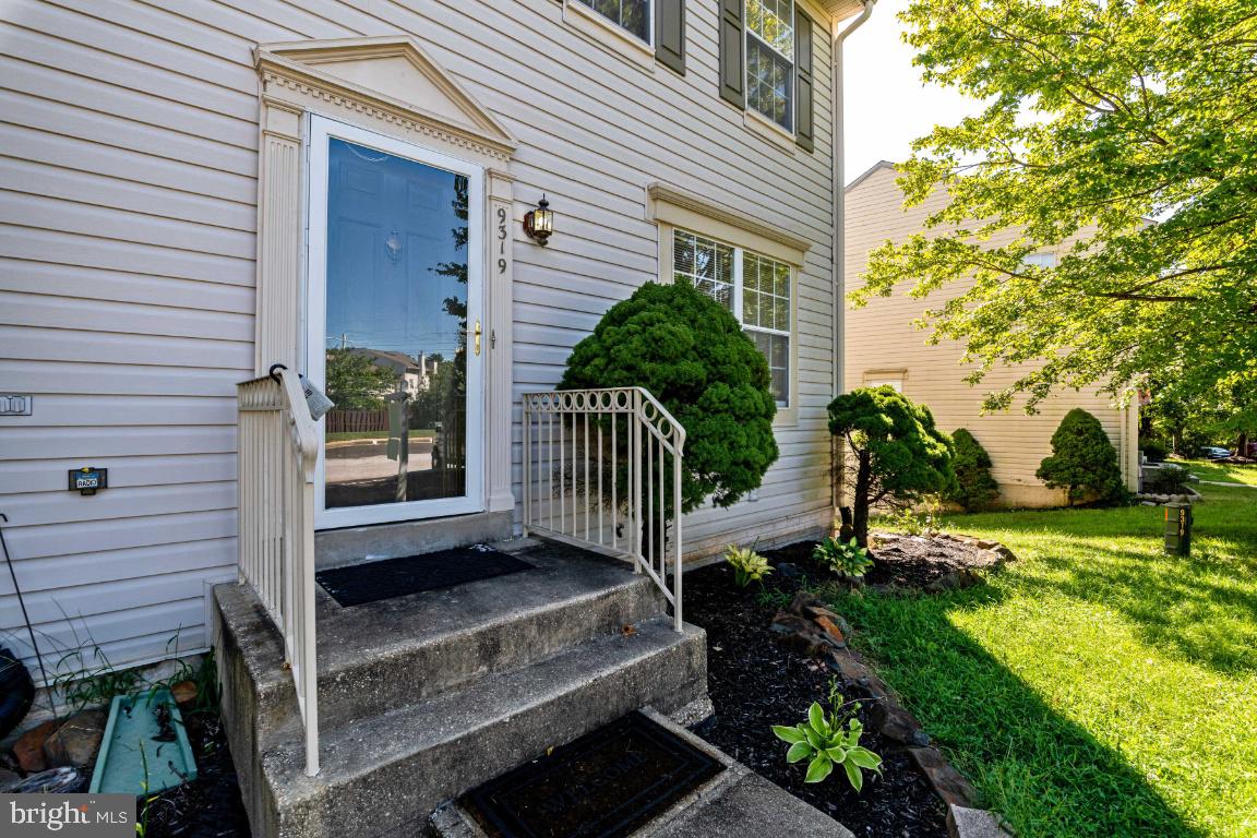 9319 Ridings Way Laurel, MD 20723 - Photo 5 of 44 Front Porch