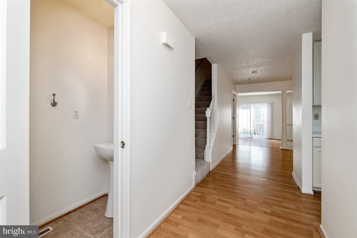 9319 Ridings Way Laurel, MD 20723 - Photo 6 of 44 Entryway