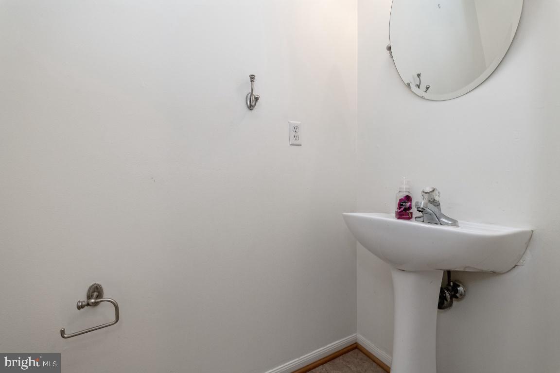 9319 Ridings Way Laurel, MD 20723 - Photo 7 of 44 Entryway powder room
