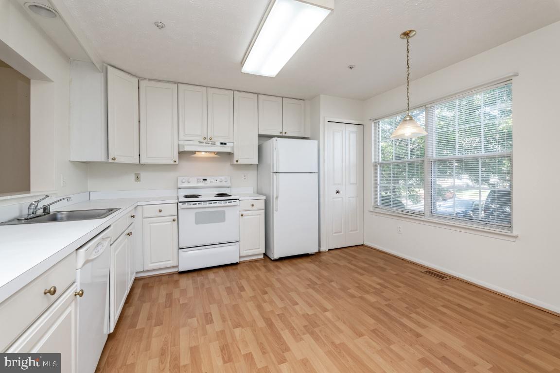 9319 Ridings Way Laurel, MD 20723 - Photo 9 of 44 Kitchen