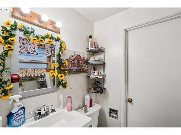 $425,000 | 907 Southeast 179th Avenue, Portland, OR 97233