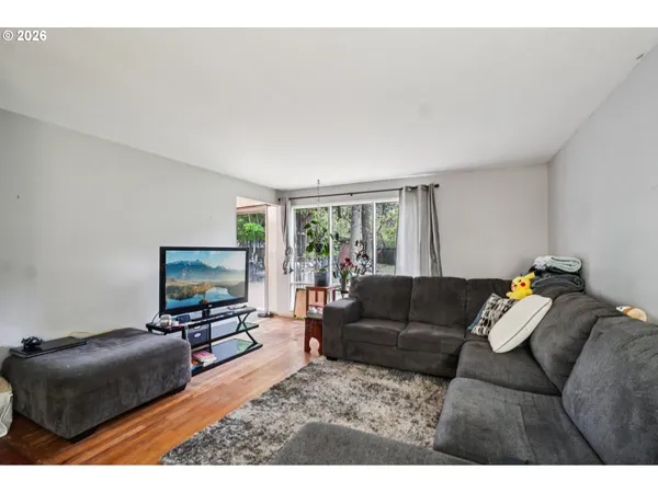 $425,000 | 907 Southeast 179th Avenue, Portland, OR 97233