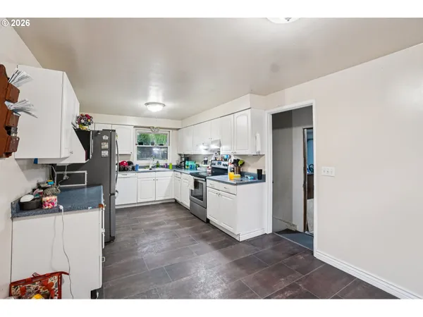 $425,000 | 907 Southeast 179th Avenue, Portland, OR 97233