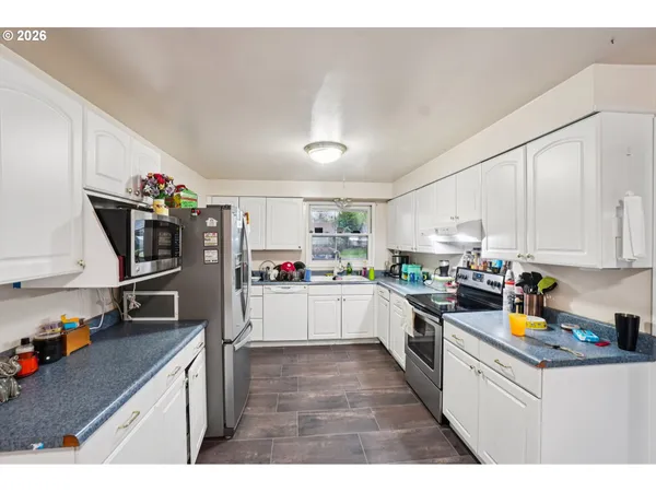 $425,000 | 907 Southeast 179th Avenue, Portland, OR 97233