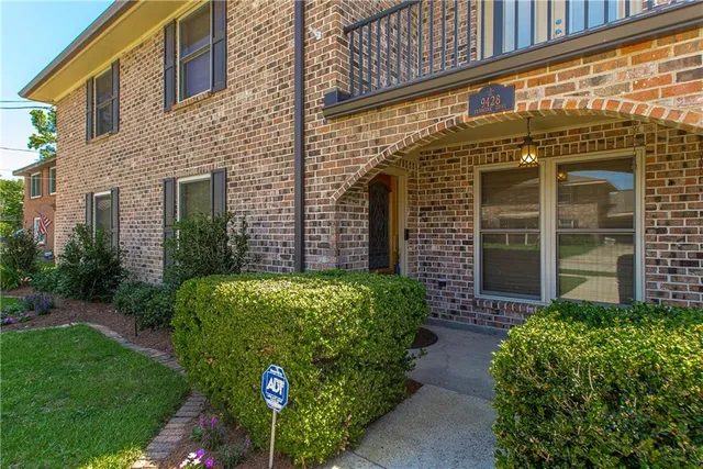 $450,000 | 9428 Francine Drive, River Ridge, LA 70123