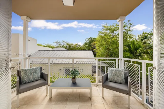 $1,300,000 | 3540 Main Highway, Unit 305, Coconut Grove, FL 33133