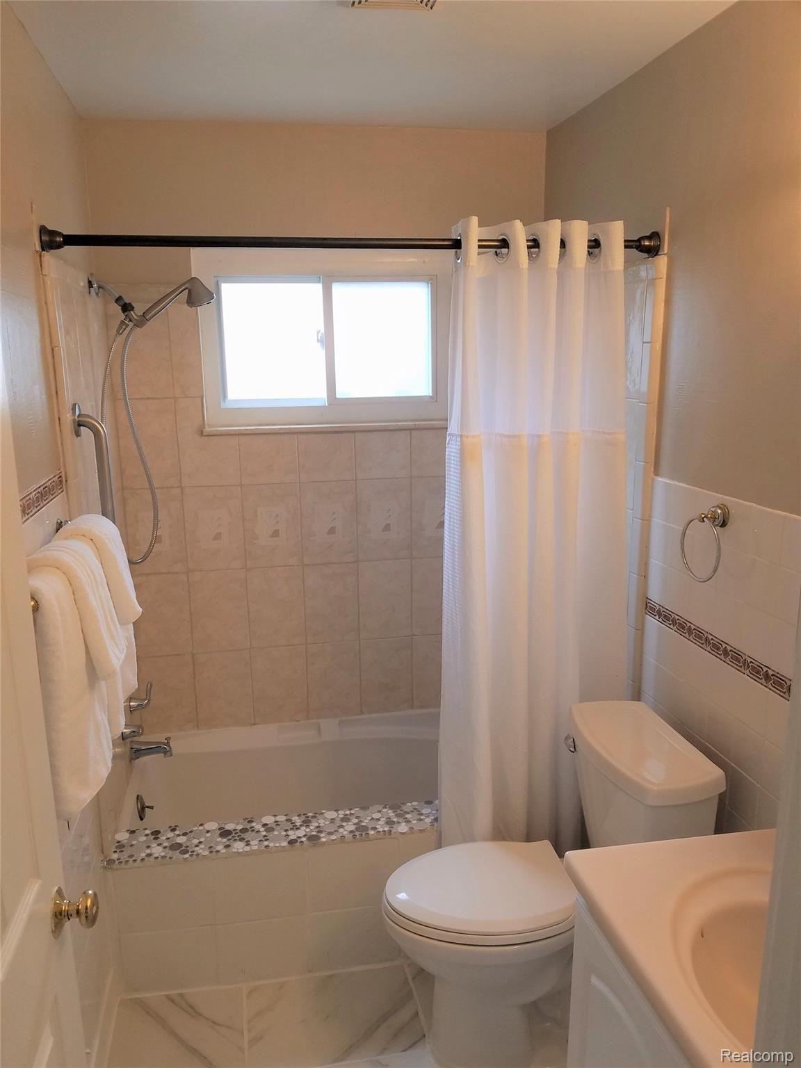 661 Hamlet Road Auburn Hills, MI 48326 - Photo 21 of 34 FULL BATH..