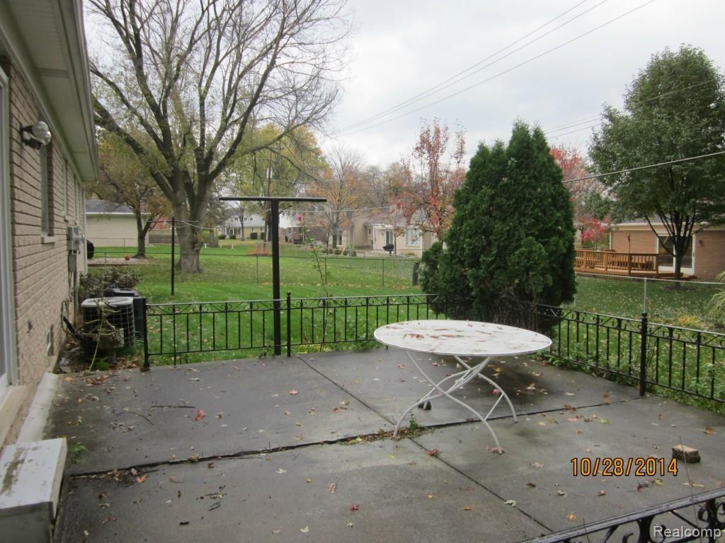 17512 Levan Road Livonia, MI 48152 - Photo 6 of 22 IMG_1110.jpg