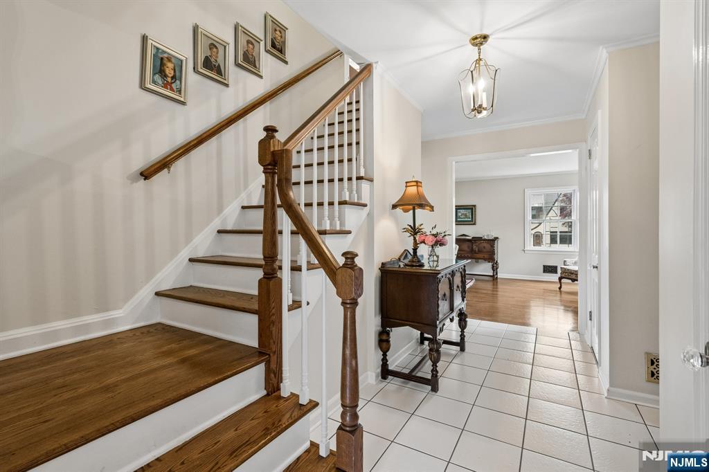 81 Mountain Road Verona, NJ 07044 - Photo 3 of 31