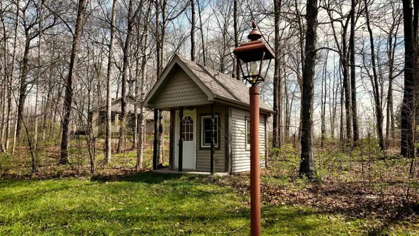 16412 Gordon Lane, Leo, IN 46765