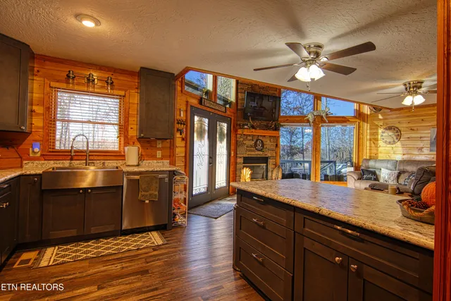 $525,000 | 224 Eagle Bluff, Jamestown, TN 38556