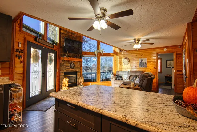 $525,000 | 224 Eagle Bluff, Jamestown, TN 38556