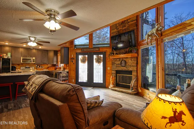 $525,000 | 224 Eagle Bluff, Jamestown, TN 38556