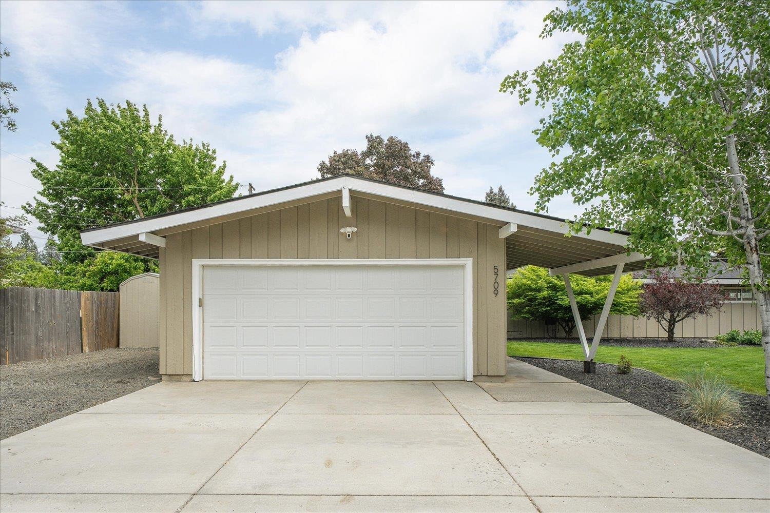 5709 South Magnolia Street Spokane, WA 99223 - Photo 8 of 40
