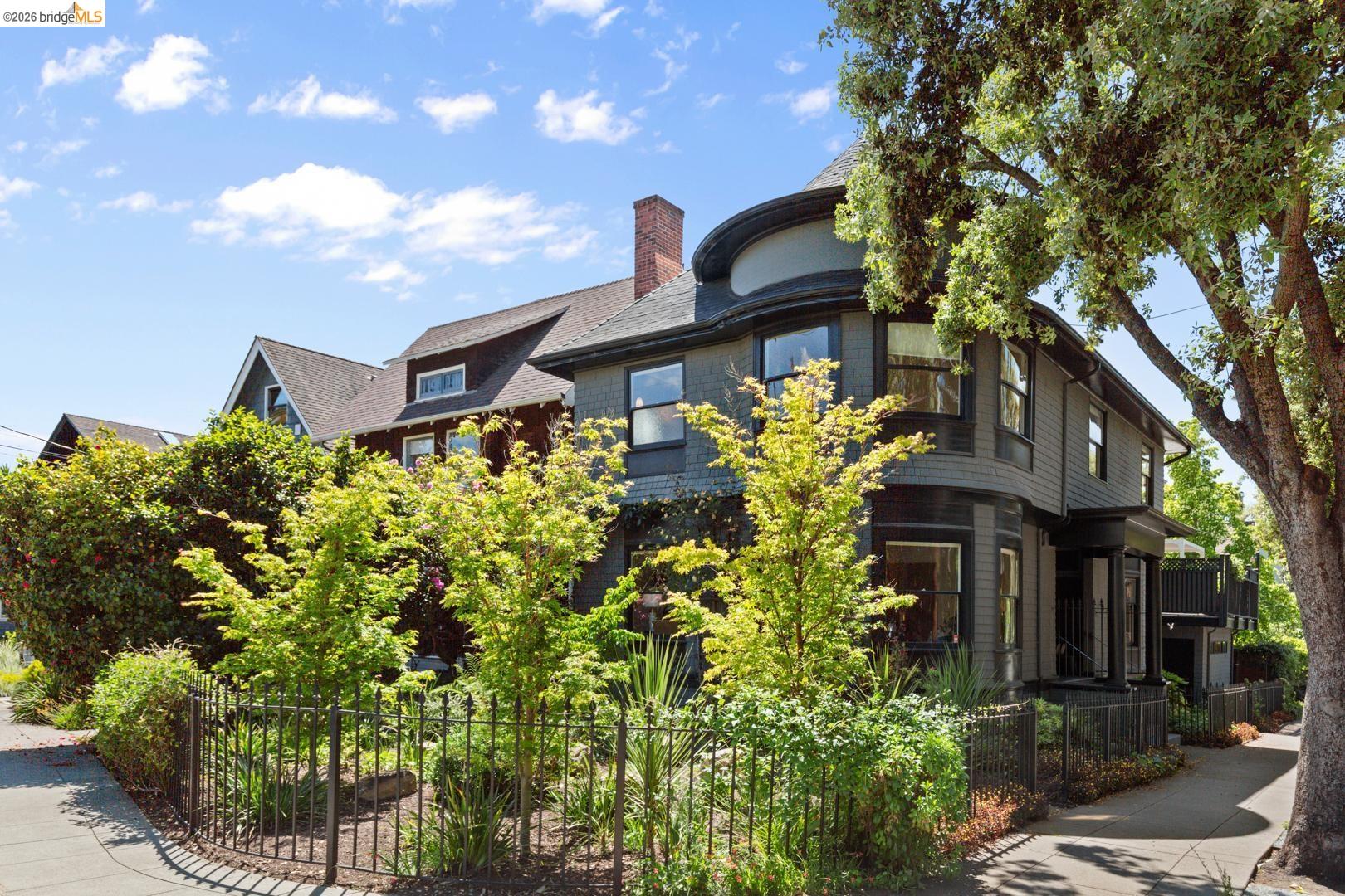 2520 Russell Street Berkeley, CA 94705 - Photo 1 of 43