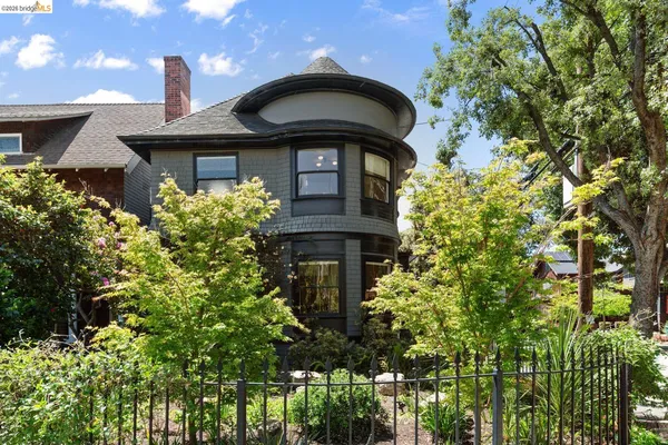 $2,995,000 | 2520 Russell Street, Berkeley, CA 94705