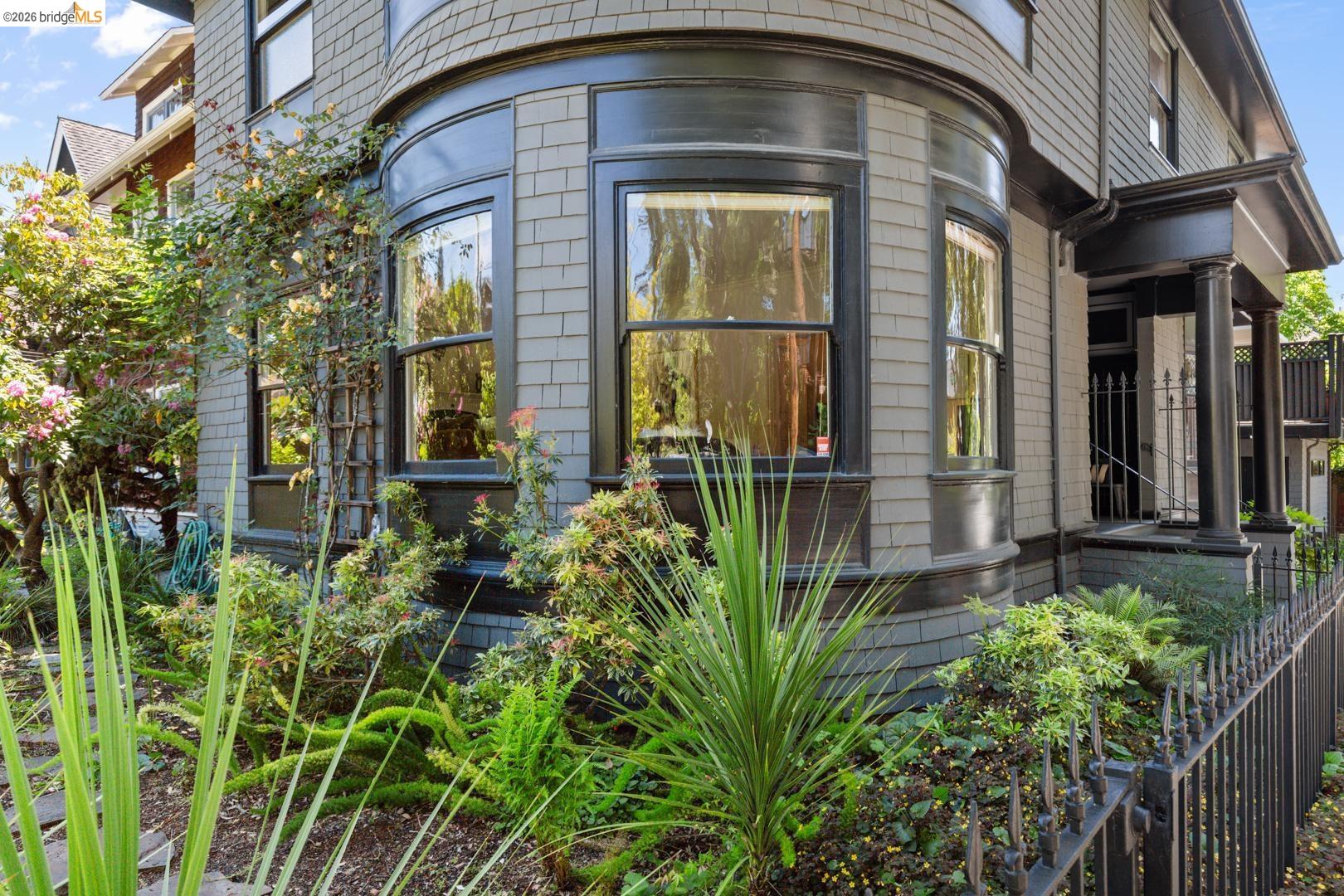 2520 Russell Street Berkeley, CA 94705 - Photo 4 of 43