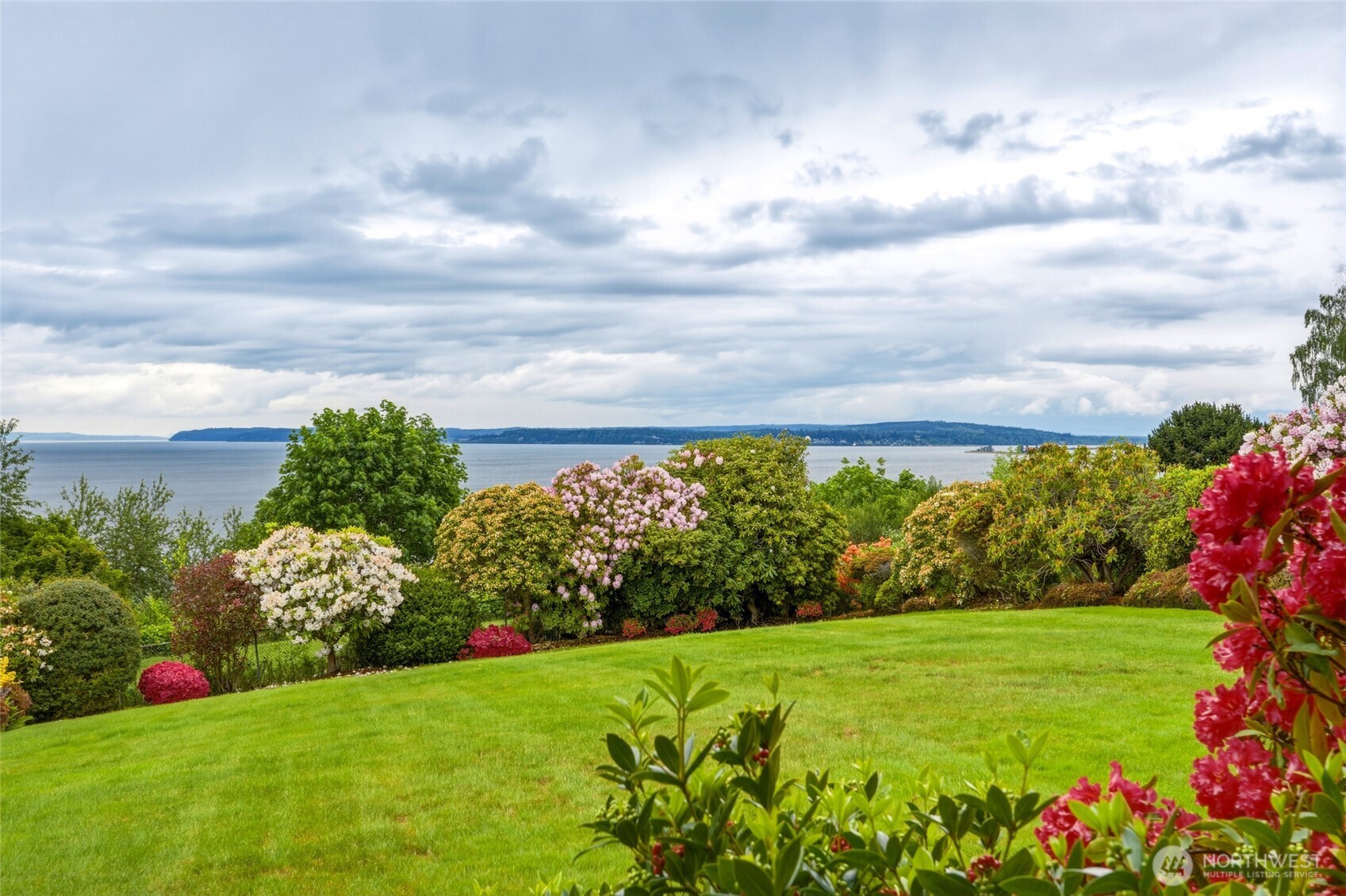 531 View Ridge Drive Everett, WA 98203 - Photo 3 of 39 Gallery Image 3