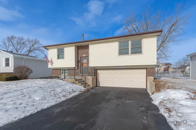 $2,700 | 8170 Northway Drive, Hanover Park, IL 60133