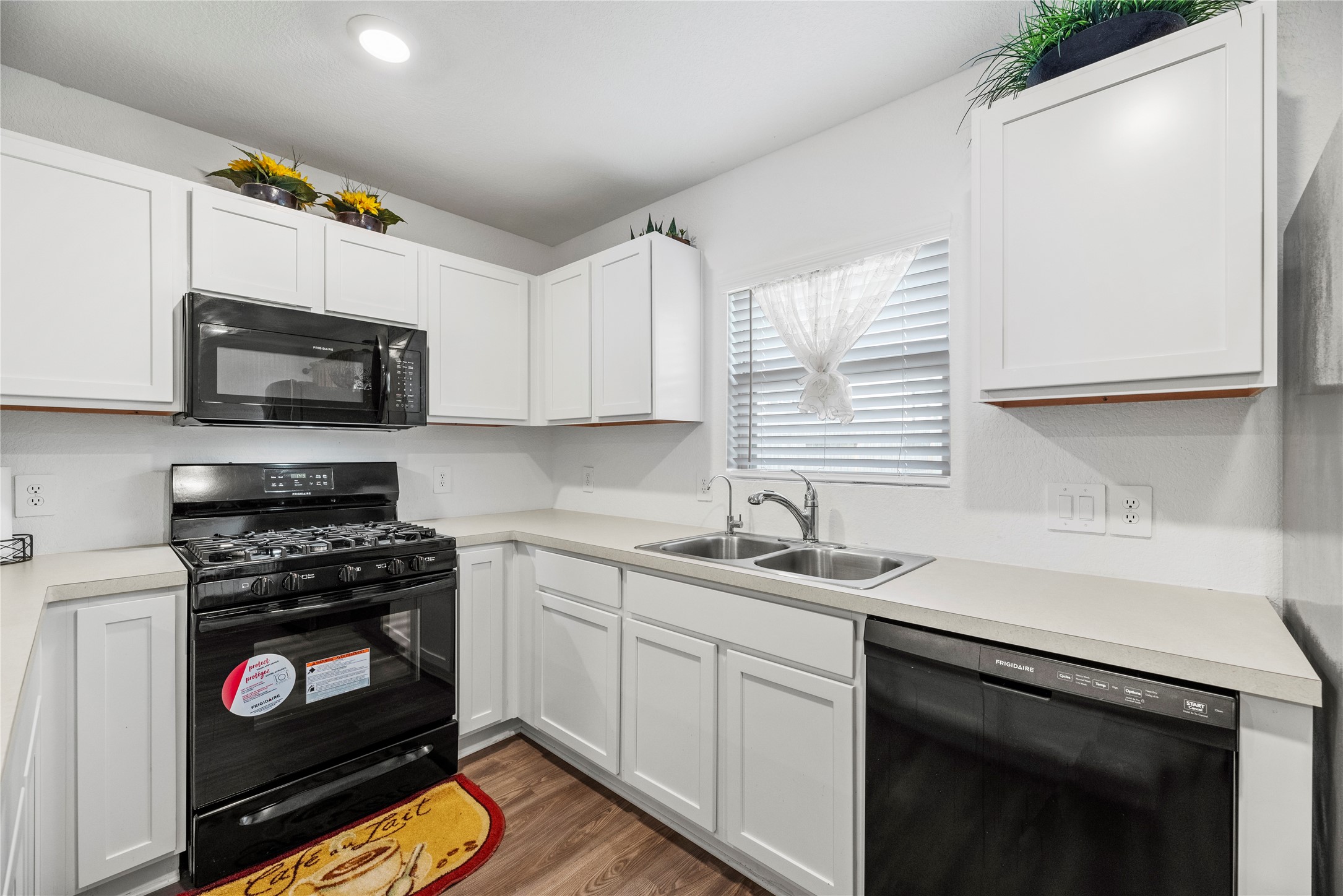 5423 Rosser Ruby Way Brookshire, TX 77423 - Photo 4 of 20 a kitchen with a sink stove top oven and cabinets