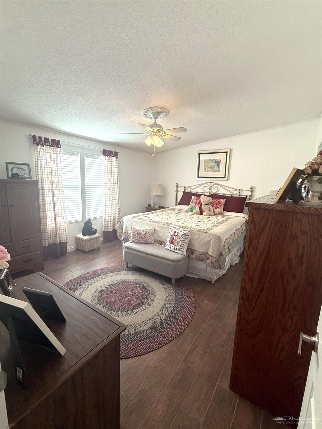 600 South Dennison Road, Unit 8 Tehachapi, CA 93561 - Photo 23 of 48 Master suite...