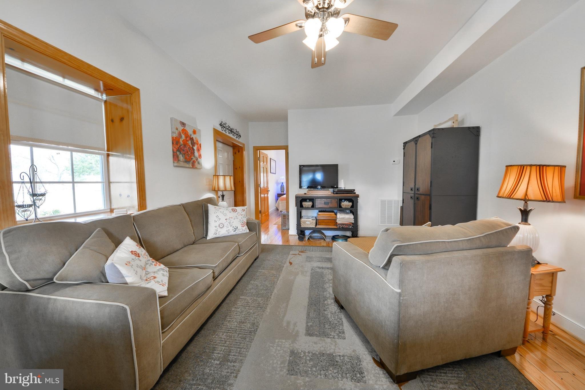 1462 School Bus Road Louisa, VA 23093 - Photo 3 of 10 Family Room
