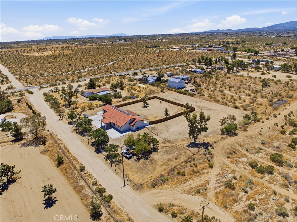 825 La Mesa Road Pinon Hills, CA 92372 - Photo 6 of 64